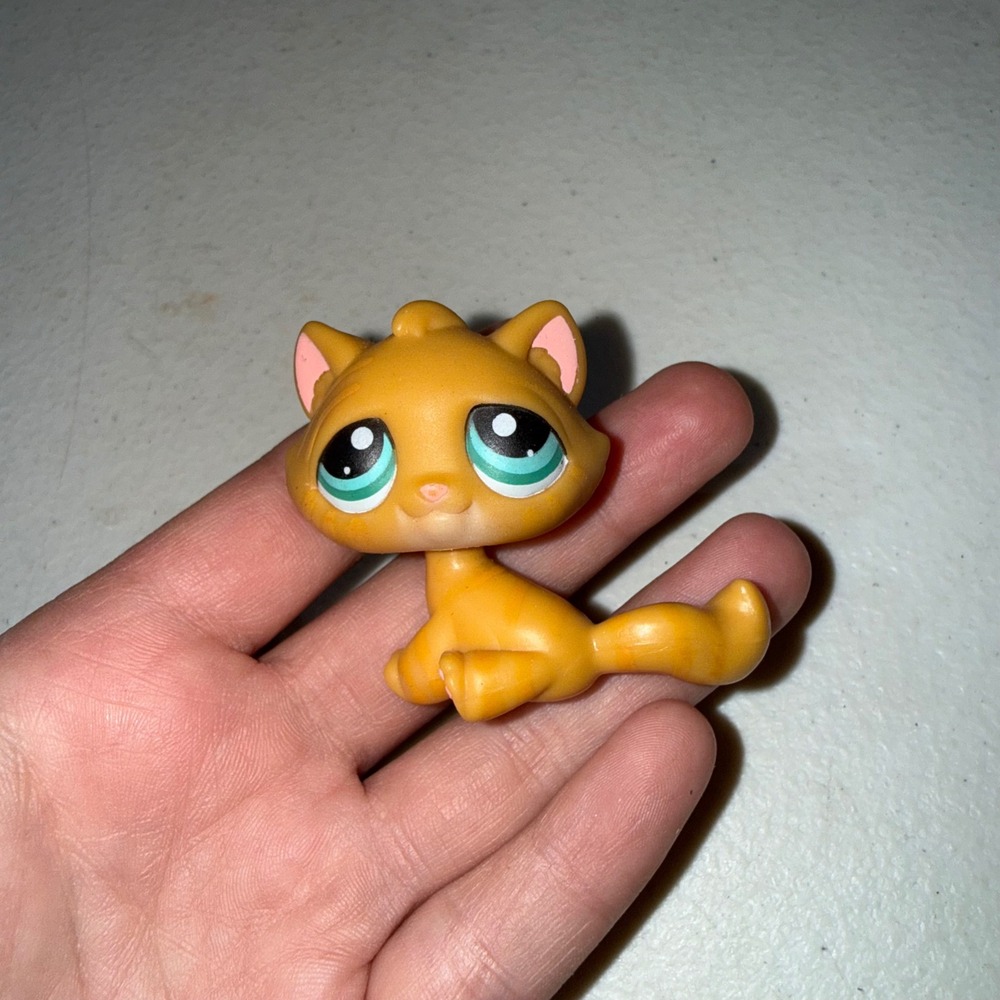 Littlest Pet Shop #300 orange sitting cat, 2005